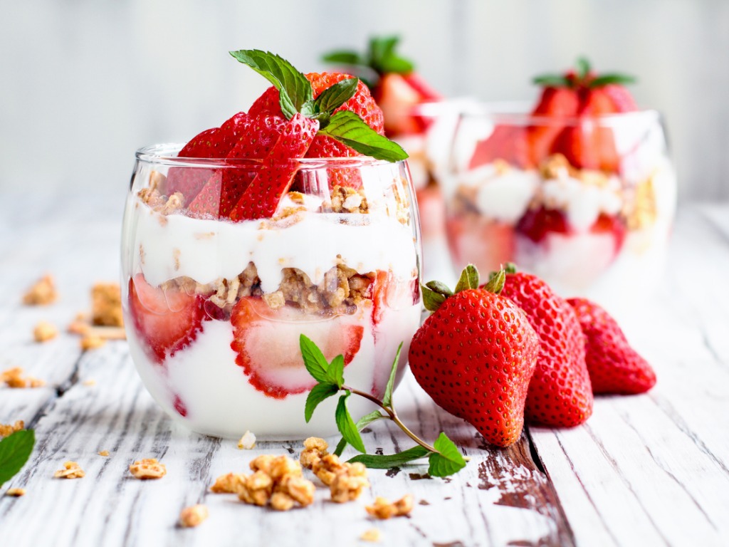 healthy-breakfast-of-strawberry-parfaits-made-with-fresh-fruit-yogurt-picture-id1153641561 (1)